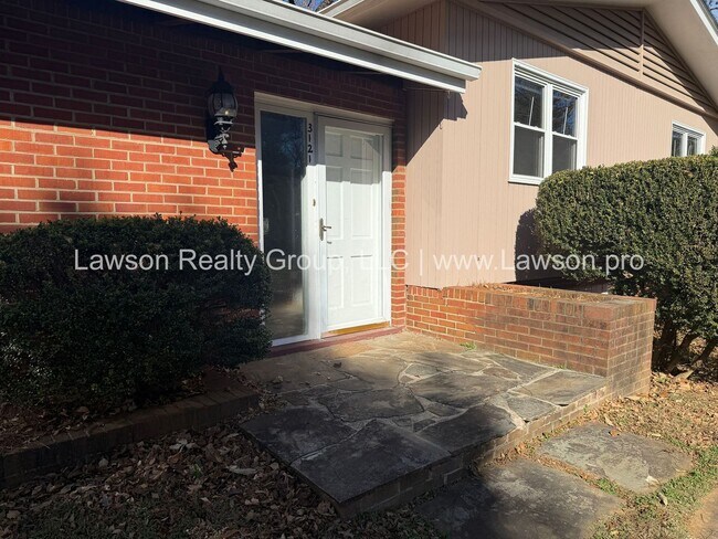 Foto del edificio - Beautiful Mid Century Modern Grandin Road Home