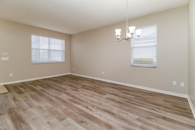 Building Photo - 513 Bella Rosa Cir