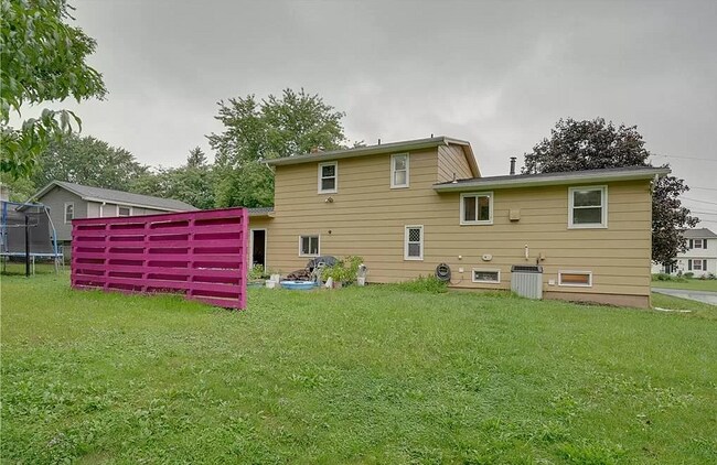 Building Photo - 40 Lovelace Ln