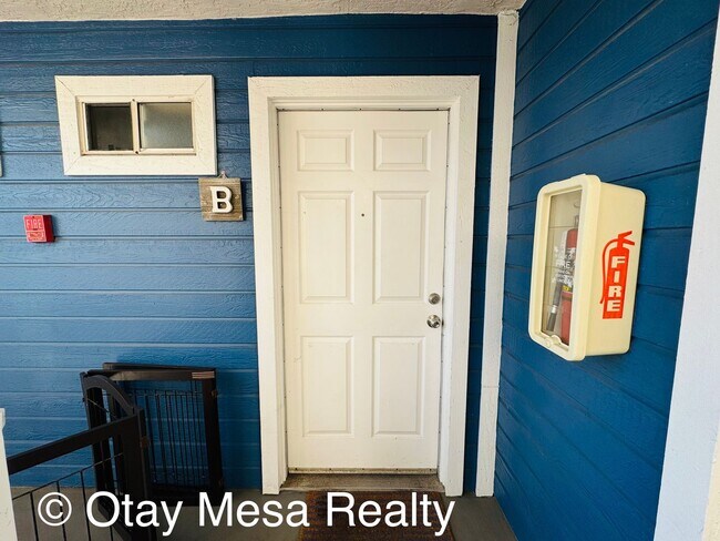 Foto del edificio - Spacious 2-Bedroom, 2.5-Bath Condo Just One Block from the Beach– Imperial Beach
