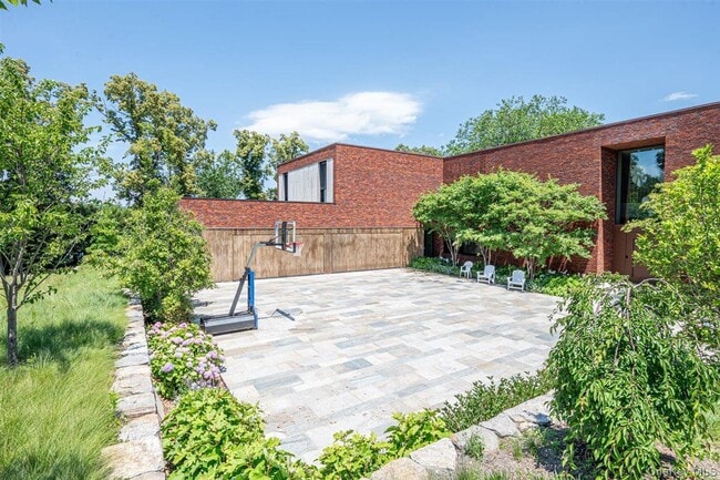 Building Photo - 30 Pheasant Run