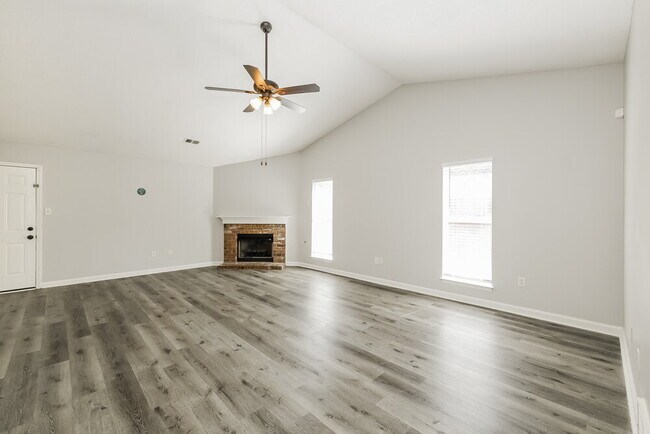 Building Photo - 7832 Sarah Ann Dr S
