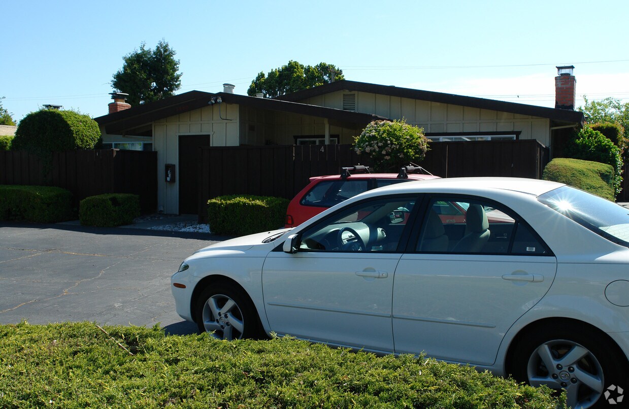 Foto principal - 1590 Albatross Dr