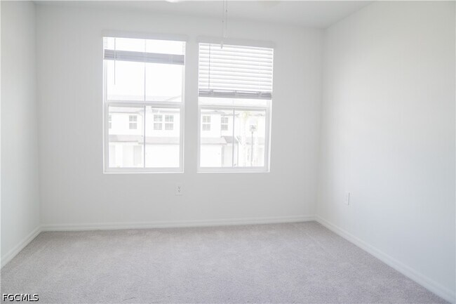 Foto del edificio - 17530 Paradiso Wy