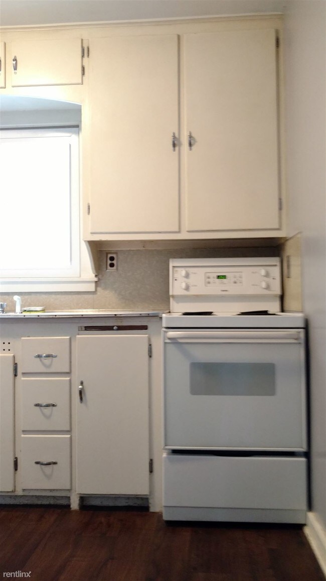 Building Photo - 3 br, 1 bath House - 421 Division St
