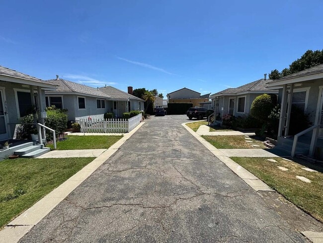 Building Photo - 25630 Lucille Ave
