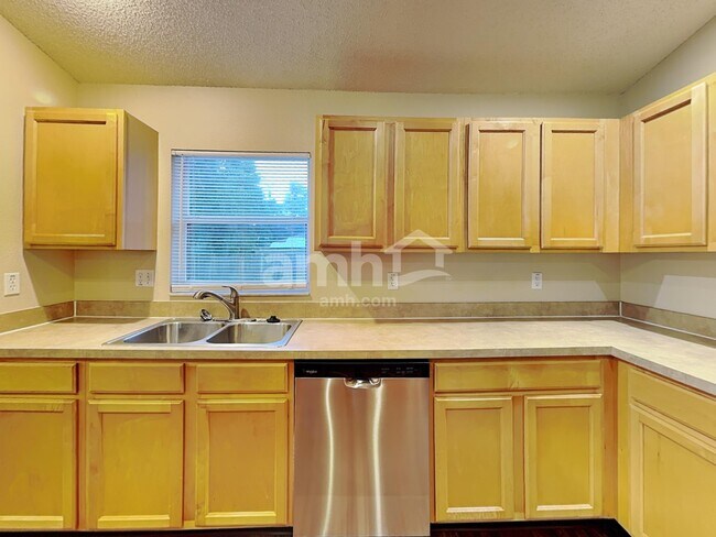 Building Photo - 1005 Sandhill St