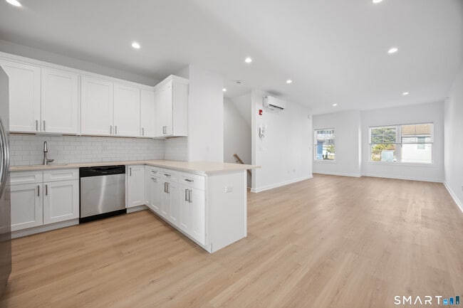 Building Photo - 29 Village Rd