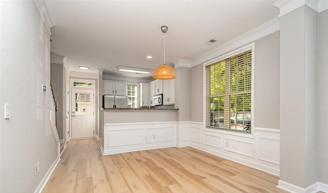 Building Photo - Beautiful townhome in Ballantyne