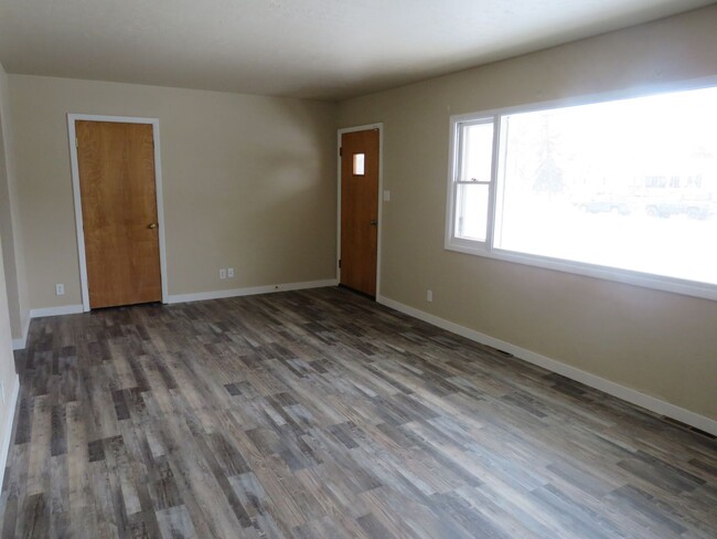 Building Photo - 3 Bedroom / 1 Bonus Room / 1 3/4 Bath Hous...