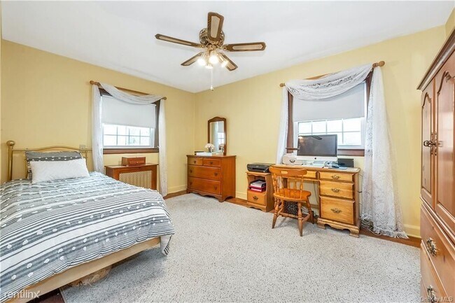 Building Photo - 3 br, 1 bath House - 3 Bolton Ave