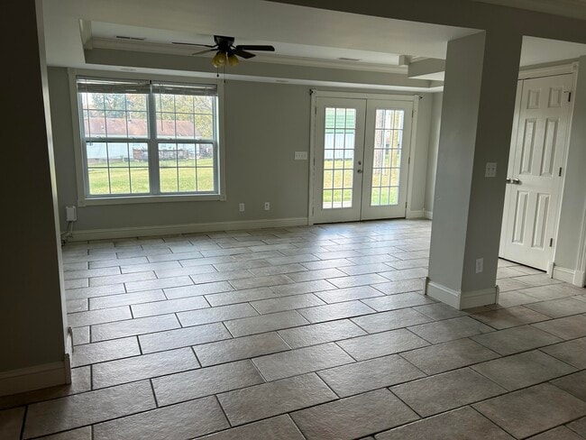 Building Photo - 213 Hurley Ln