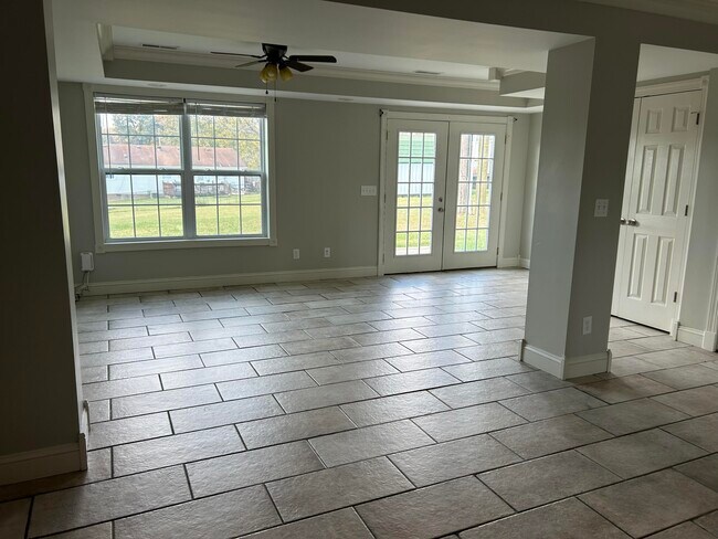 Foto del edificio - 213 Hurley Ln