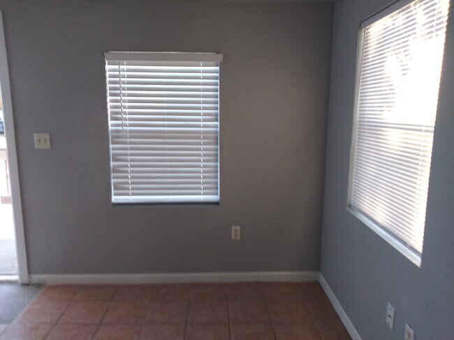 Foto del edificio - 500 Claude Holmes Senior Ave