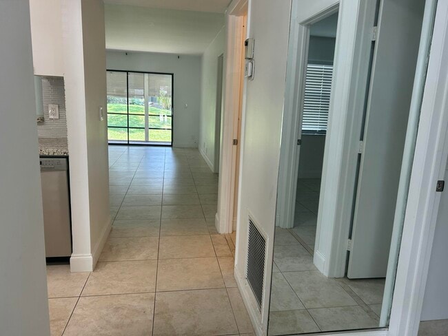 Building Photo - 1290 S Military Trail