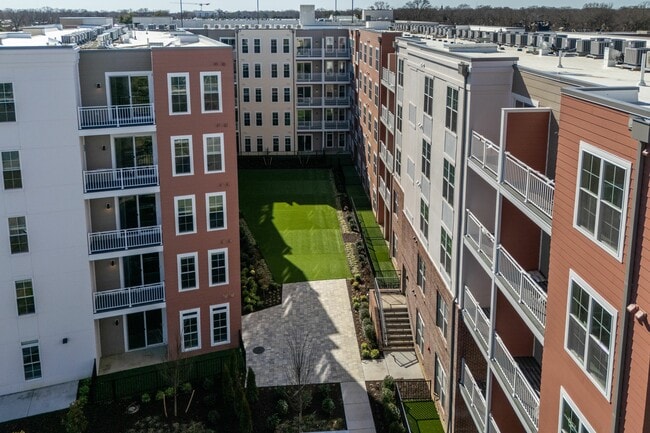 Experience the charm and elegance of our stunning outdoor courtyard - Triton Scotts Addition - Monument Apartments