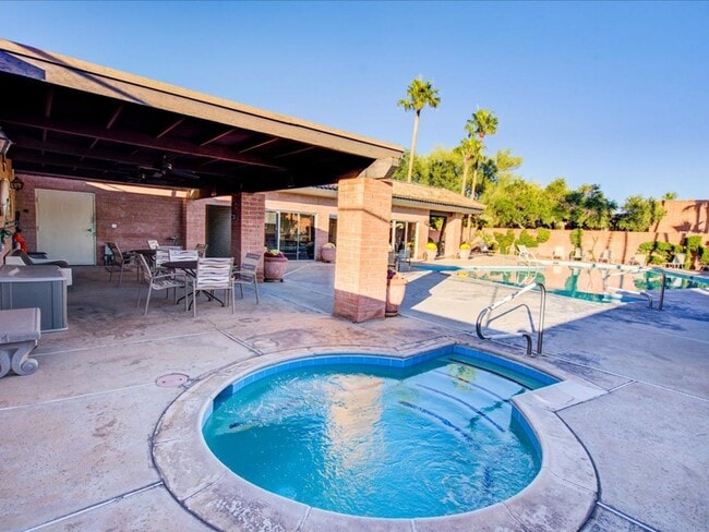 Building Photo - 5526 N Arroyo Grande Dr