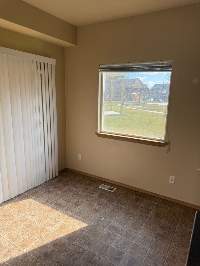 Foto del edificio - 3041 W Acarrera Ln