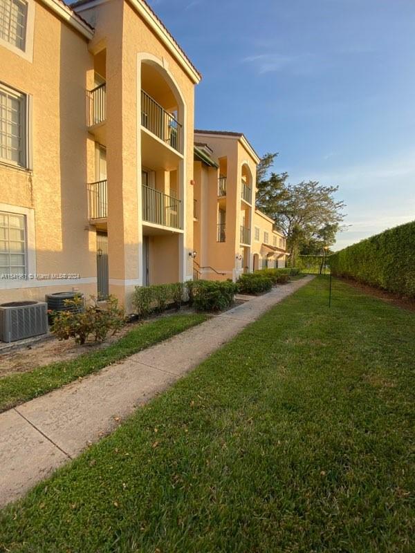 Foto del edificio - 1701 Village Blvd