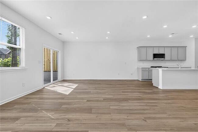 Building Photo - 879 Trace Ln