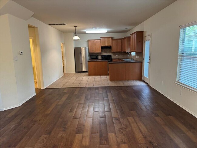 Foto del edificio - 2053 Rachel Ln