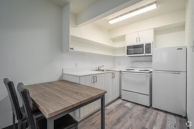 1BR, 1BA - 400SF - Kitchen - Siegel Suites Houston