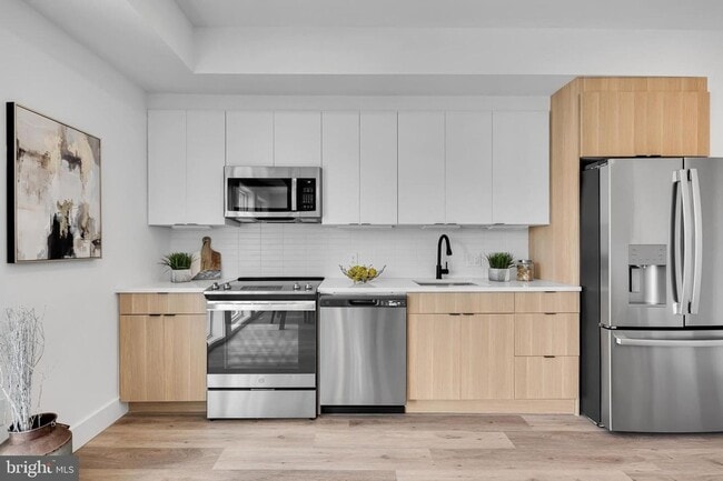 Building Photo - Modern 2BR Condo in Washington, DC