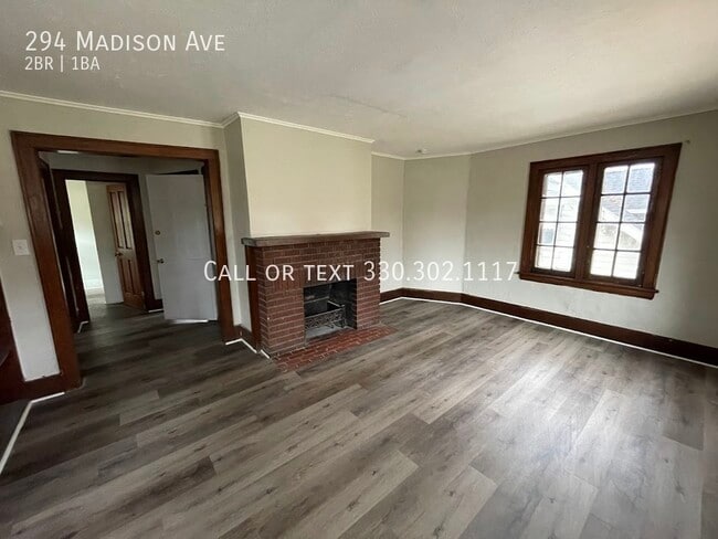 Building Photo - Two bedroom one bathroom second level apar...