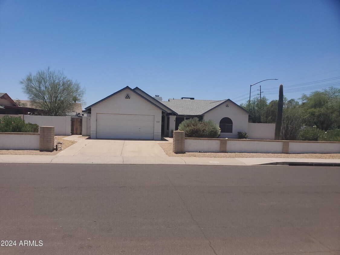 Primary Photo - 9045 W Palo Verde Ave