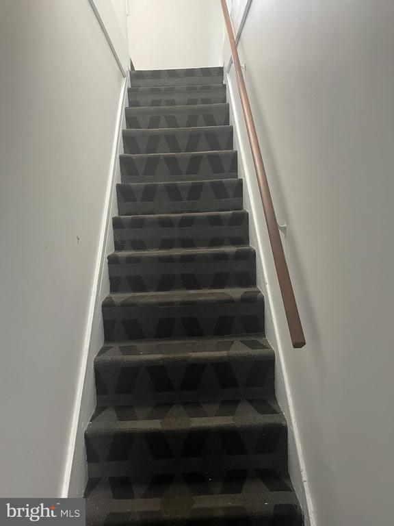 Building Photo - 7909 Oxford Ave