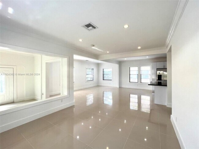 Building Photo - 625 NE 67th St