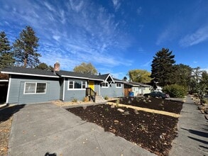 Building Photo - 1240 NE Watson Dr