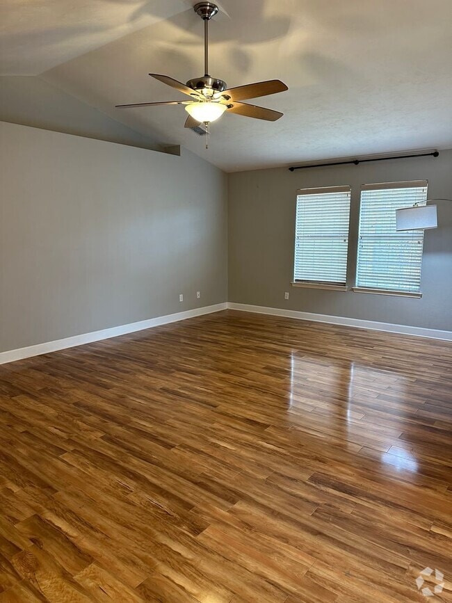 Building Photo - 600 Brooke Hampton Dr