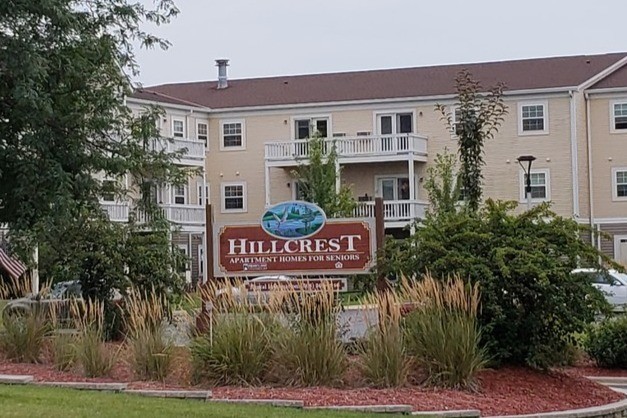 Foto principal - Hillcrest Senior Apartments