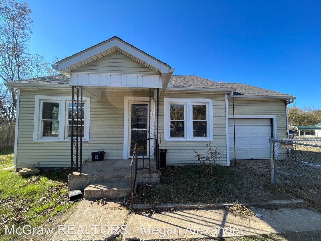 Primary Photo - 2 br, 1 bath House - 831 N Highland