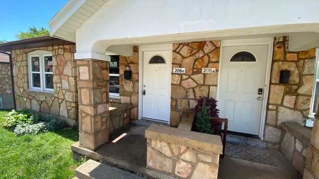 Front Entrance - 206 John St