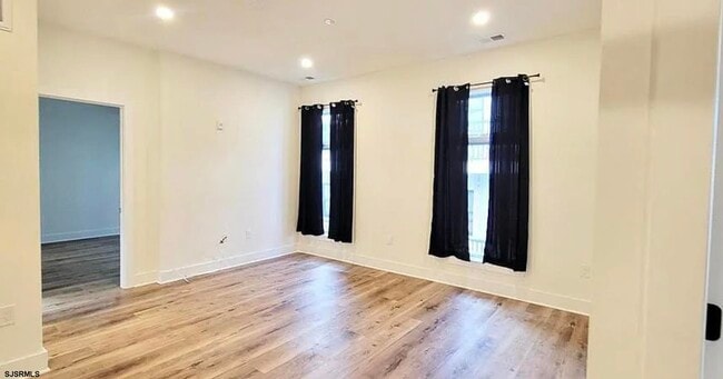 Building Photo - 124 St James Pl