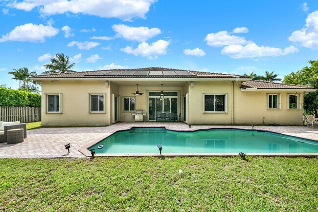 Building Photo - Elegant 4-Bedroom Pool Home in Exclusive G...