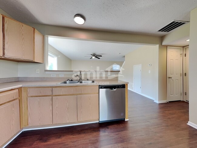 Building Photo - 424 Hartford Ct