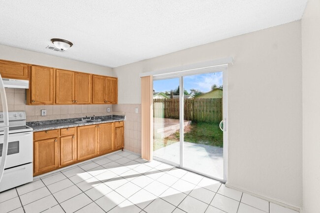 Foto del edificio - 4869 Gulfstream Rd