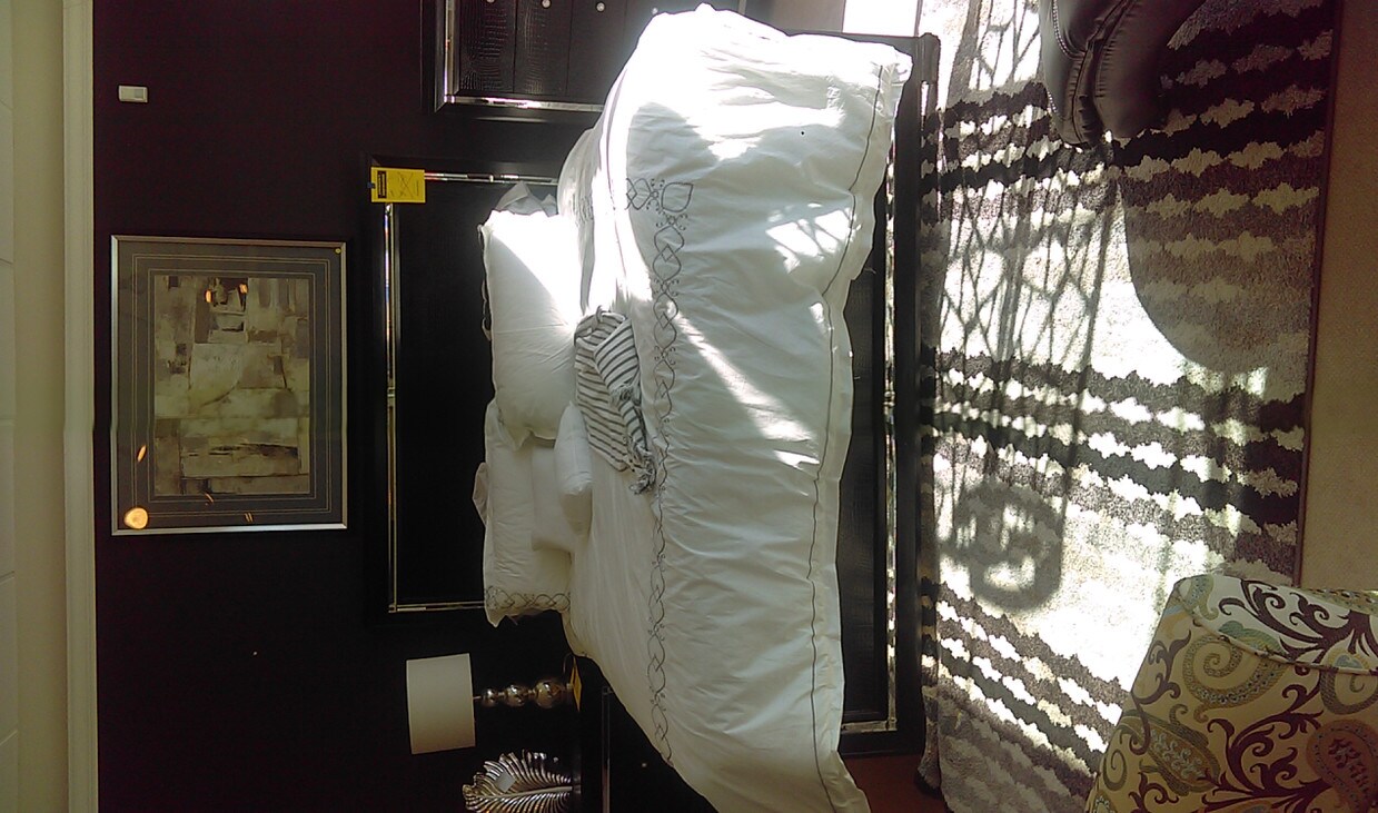 Bedroom can be furnished or not - 5004 Woodland Glen Rd