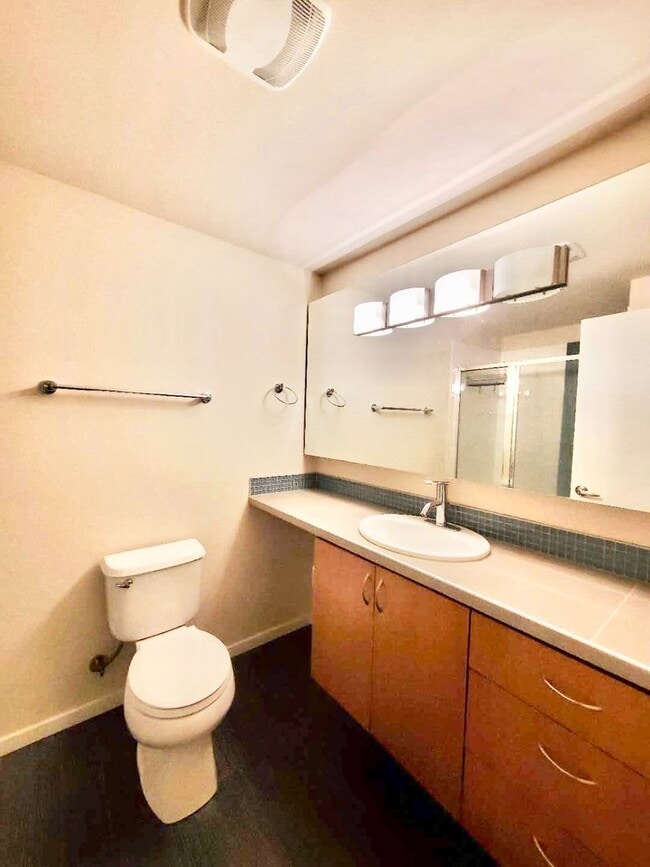Building Photo - Great TownHome For Rent