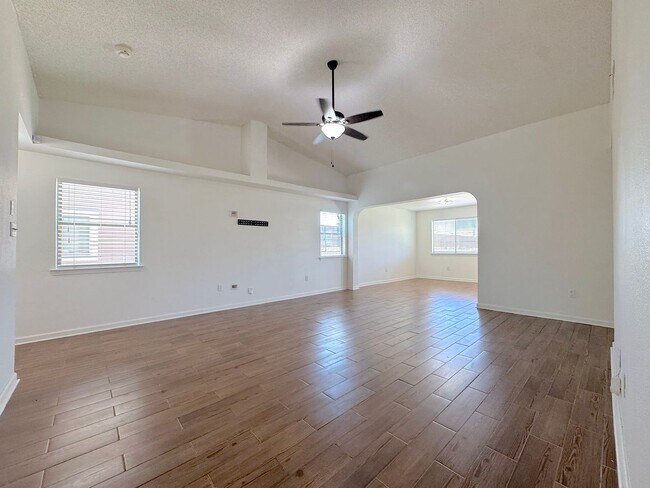 Building Photo - East El Paso 3bed/2bath Refrig A/C & Synthetic Lawn!