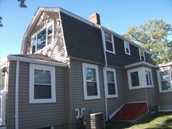 Building Photo - 31 Riverbank Rd