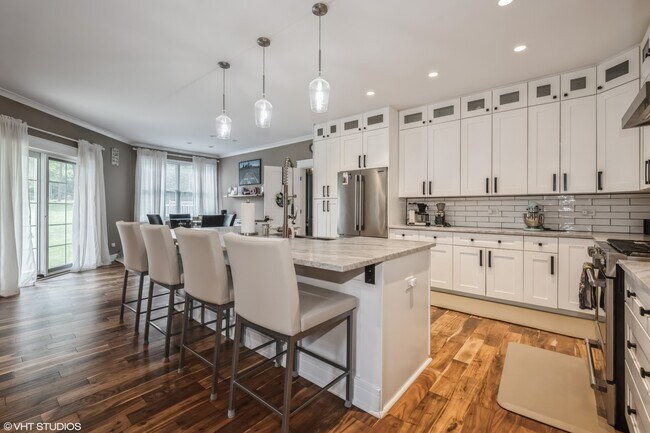 Foto del edificio - 694 Hart Rd