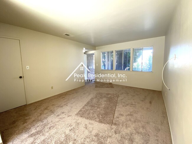 Building Photo - Spacious 3bd/1.5ba Citrus Heights Duplex w...