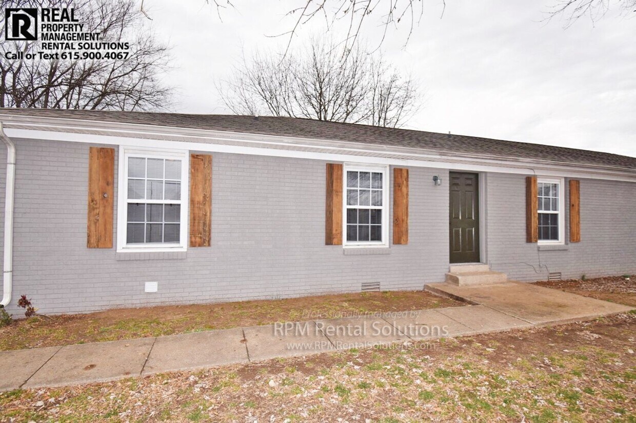 Primary Photo - Gorgeous remodeled 3BR/2BA duplex, minutes...
