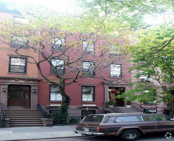 Building Photo - 103 Willow St
