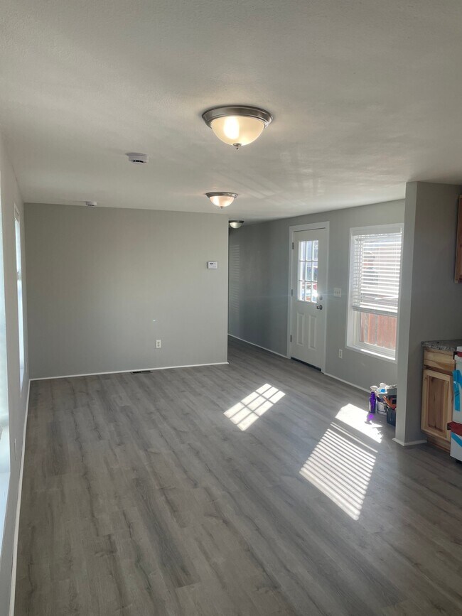 Foto del edificio - 2010 River Dr N