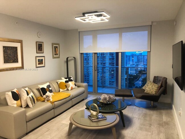 Foto del edificio - 330 Sunny Isles Blvd